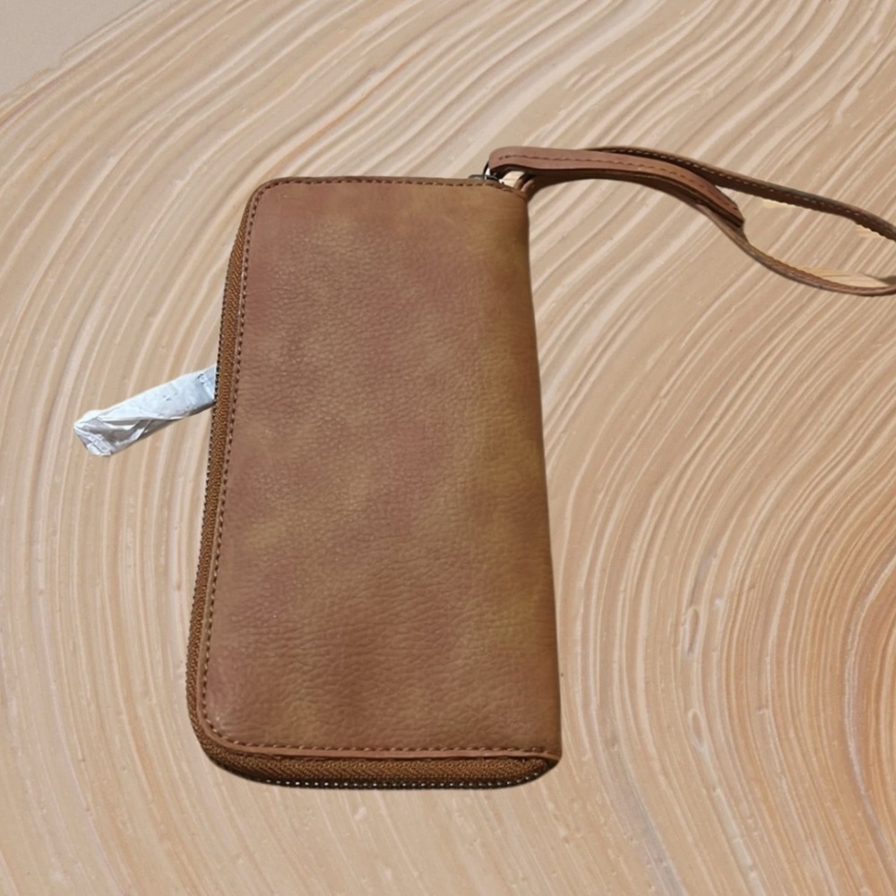 Free People Brown Leather Wallet Compact and Sophisticated - Picture 3 of 4